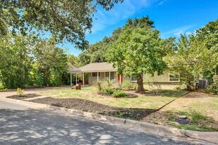 1616 Ashberry Dr in Austin, TX - Building Photo