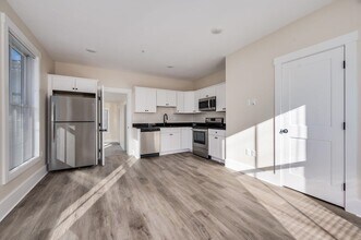 553 Islington St in Portsmouth, NH - Building Photo - Building Photo