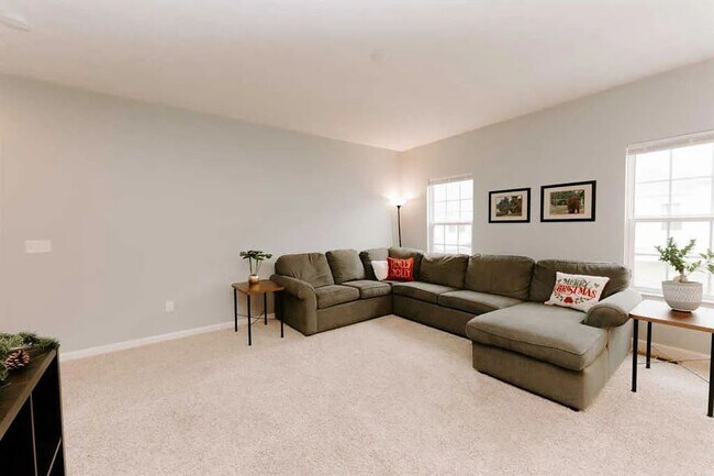 3297 Cres Falls Way in Maineville, OH - Building Photo - Building Photo