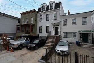38 Jefferson Ave in Jersey City, NJ - Building Photo - Building Photo