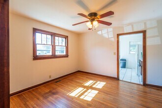 1217 Meadowview Ave in Johnson City, TN - Building Photo - Building Photo