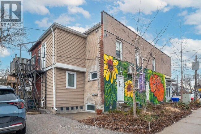 322 Silver Birch Ave in Toronto, ON - Building Photo - Building Photo