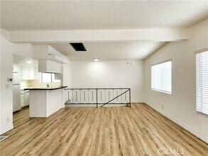 326 10th Pl in Manhattan Beach, CA - Building Photo - Building Photo