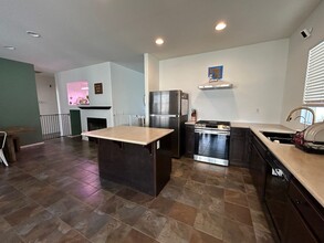36413 Capri Dr in Winchester, CA - Foto de edificio - Building Photo