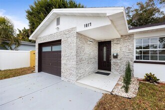 1817 Oregon Ave NE in St. Petersburg, FL - Foto de edificio - Building Photo