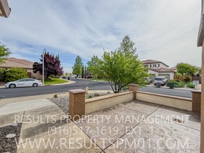 301 St Joseph Ct in Roseville, CA - Building Photo - Building Photo