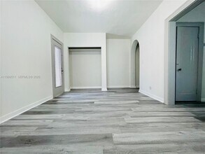 442 SW 10th Ave in Miami, FL - Building Photo - Building Photo