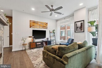 625 Slaters Ln in Alexandria, VA - Building Photo - Building Photo