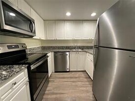19455 NE 10th Ave in Miami, FL - Building Photo