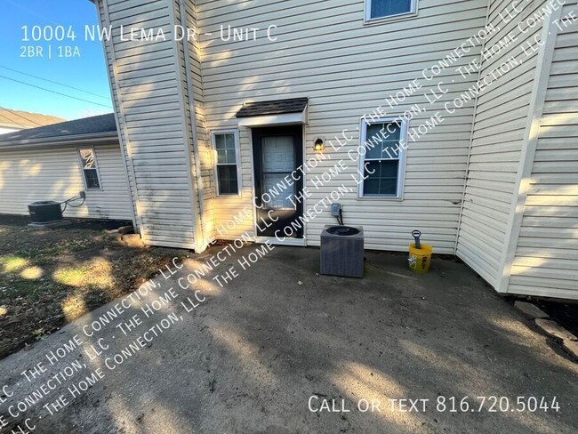 10004 NW Lema Dr in Parkville, MO - Building Photo - Building Photo