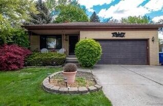 28418 Walker Ave in Warren, MI - Building Photo