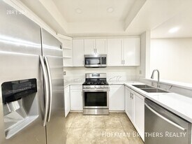 11933 Goshen Ave in Los Angeles, CA - Building Photo