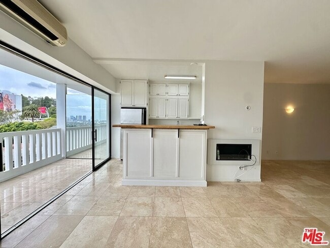 property at 999 N Doheny Dr