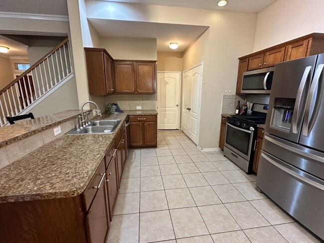 5302 Canyon Hollow Dr