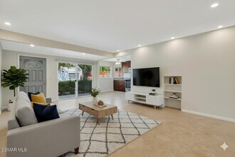 7322 Lindley Ave in Los Angeles, CA - Building Photo - Building Photo