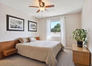 2052 12th Ave W in Shakopee, MN - Building Photo - Building Photo