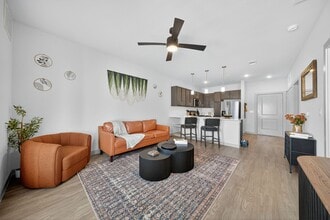 Eckhert Crossing Apartments in San Antonio, TX - Foto de edificio - Building Photo