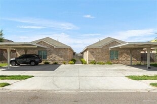 9 E Eisenhower Ave in Alton, TX - Building Photo