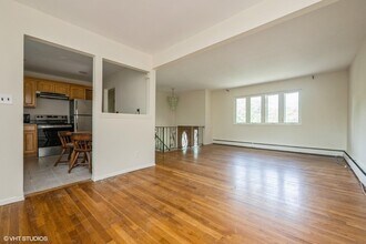 472 Essex St in West Babylon, NY - Building Photo - Building Photo