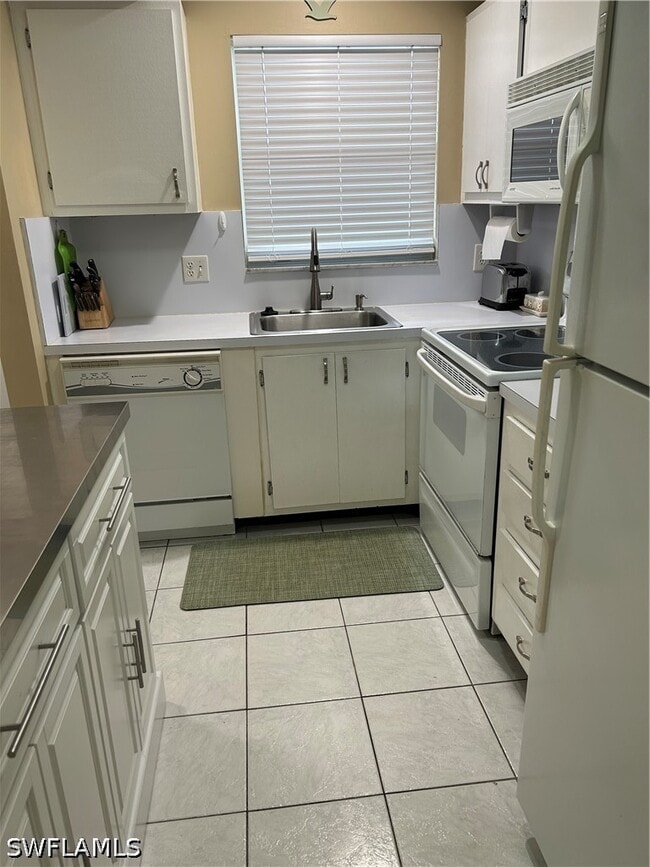 170 Turtle Lake Ct in Naples, FL - Building Photo - Building Photo