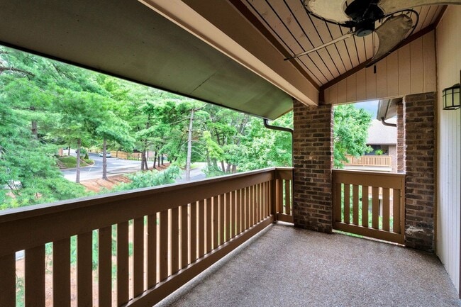 123 Hillsboro Pl in Nashville, TN - Building Photo - Building Photo