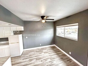 6923 Issac Ave in Las Vegas, NV - Foto de edificio - Building Photo