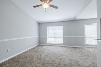The Park at Lake Como in Tampa, FL - Building Photo - Building Photo