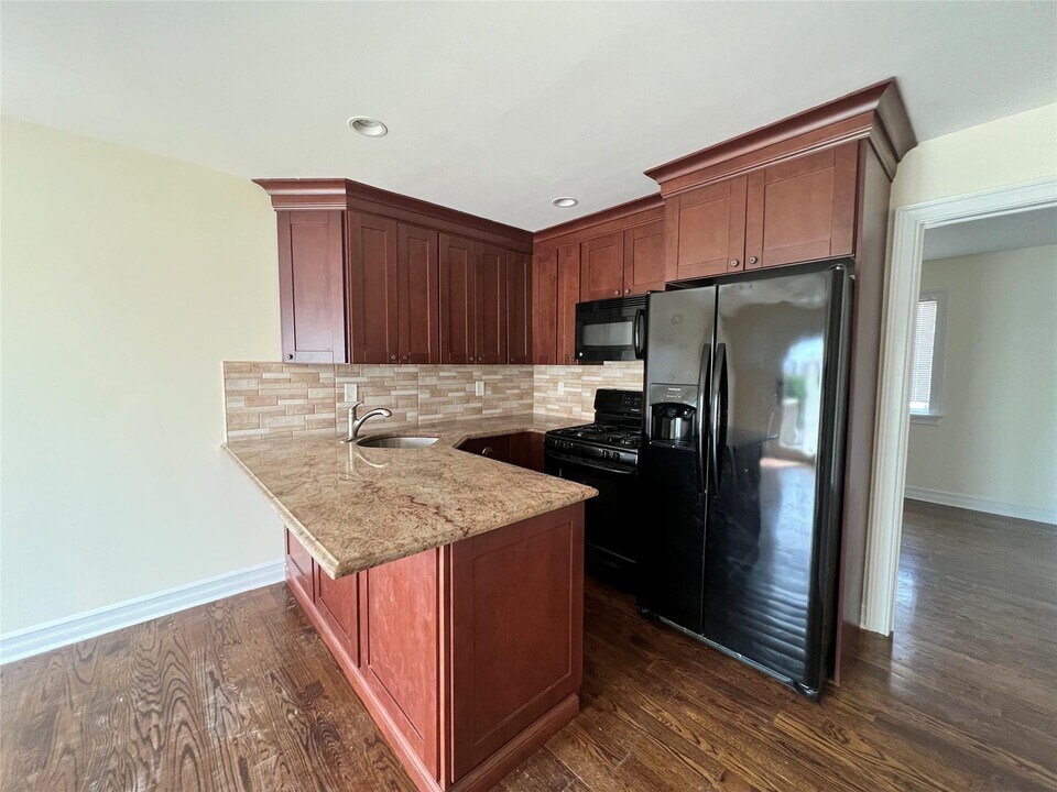 316 Kimberly Pl in West Islip, NY - Building Photo