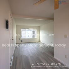 14440 34th Ave S-Unit -3 in Tukwila, WA - Building Photo - Building Photo