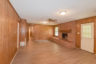 6041 Pineleaf Dr in Millbrook, AL - Foto de edificio - Building Photo