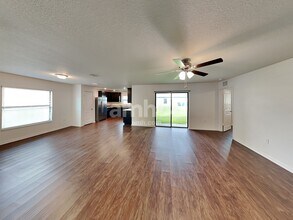 1214 Brenton Leaf Dr in Ruskin, FL - Building Photo - Building Photo