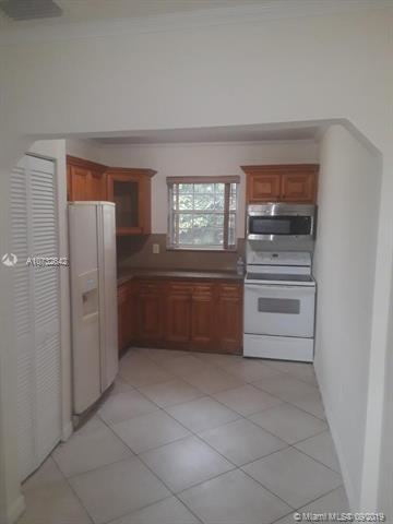 2551 NW 13th St-Unit -25 in Miami, FL - Building Photo - Building Photo