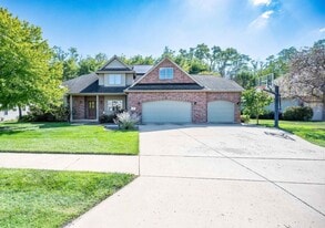 502 W Copperfield Dr in Dunlap, IL - Building Photo