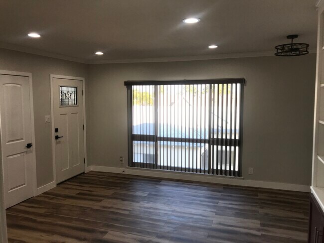 1742 W 83rd St in Los Angeles, CA - Building Photo - Building Photo