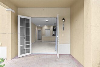 1048 SW 147th Ave in Pembroke Pines, FL - Building Photo - Building Photo