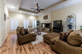 422 River Oaks Dr in Huntsville, TX - Building Photo - Building Photo