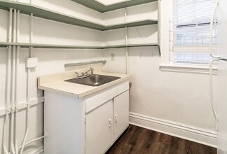 31 Queensberry St, Unit 1-2 in Boston, MA - Foto de edificio - Building Photo