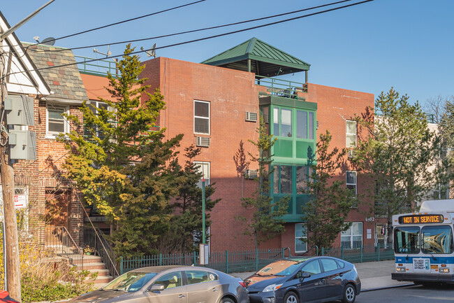 6902 Narrows Ave in Brooklyn, NY - Foto de edificio - Building Photo