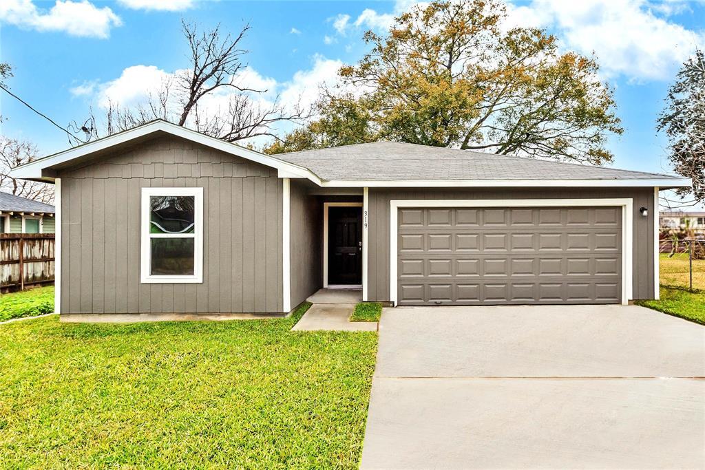 319 Clearwater St Photo