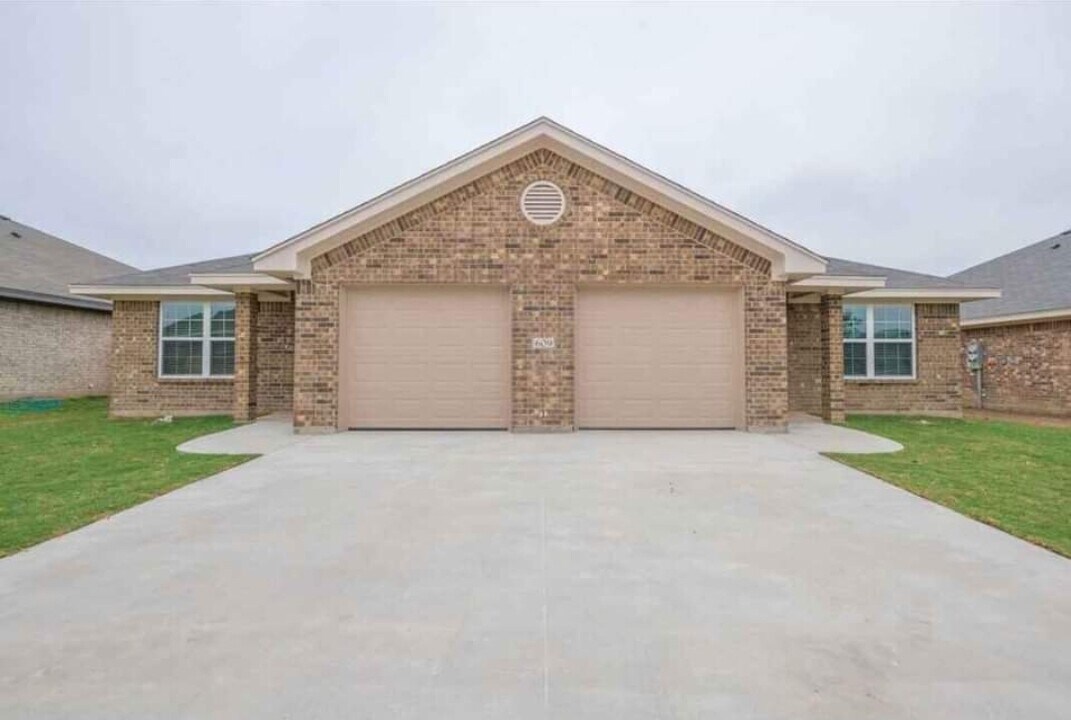 613 Lost Trl in Copperas Cove, TX - Building Photo