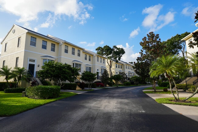1620 42nd Square in Vero Beach, FL - Building Photo - Building Photo