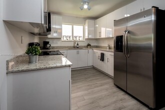 2800 SW 4th St-Unit -A in Miami, FL - Building Photo - Building Photo
