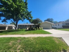 805 E 32nd St in Sioux Falls, SD - Building Photo