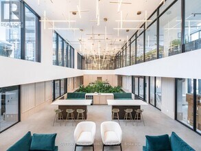 3071 Trafalgar Rd in Oakville, ON - Building Photo - Building Photo