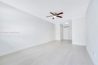 15991 NE 18th Pl, Unit 3 in North Miami Beach, FL - Building Photo - Building Photo