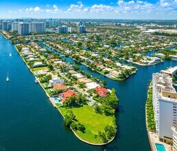 413 Tamarind Dr in Hallandale Beach, FL - Foto de edificio - Building Photo