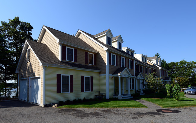 1601 Bay St in Taunton, MA - Foto de edificio - Building Photo