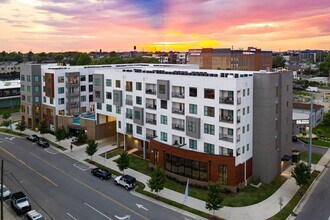 Atlas Apartments at Germantown in Nashville, TN - Foto de edificio - Building Photo