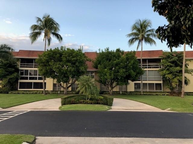 5520 Tamberlane Cir-Unit -312 in Palm Beach Gardens, FL - Building Photo