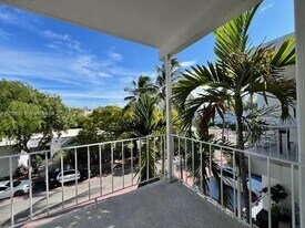 641 Española Wy in Miami Beach, FL - Building Photo